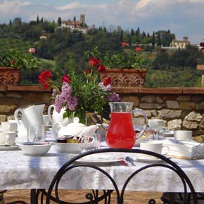 I Due Cipressi B&B a Firenze Sud - La colazione sulla terrazza panoramica