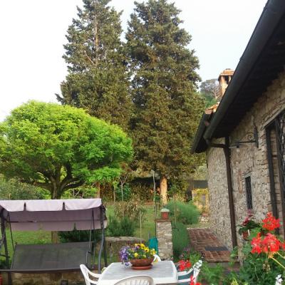 I Due Cipressi Bb Firenze Sud - I due cipressi che danno nome alla struttura