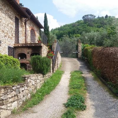 I Due Cipressi B&B a Firenze Sud - L'inresso del casale sulle colline di Firenze